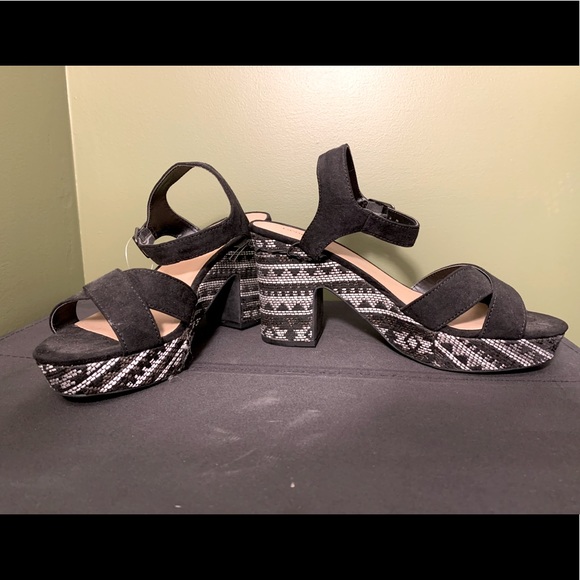 Aztec Print Platform Heels - Picture 2 of 3
